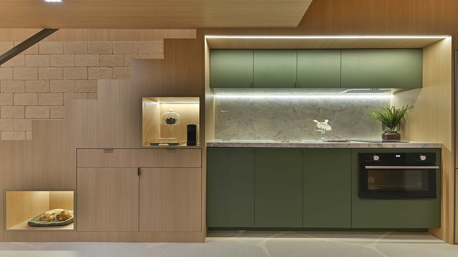 Studio decorado 41,09m² privativos, com pé-direito de 3,90m